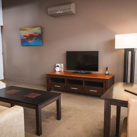 The Henry Jones Art Hotel Hobart Buitenkant foto A living room in a typical apartment at the Village at Grand Traverse Commons