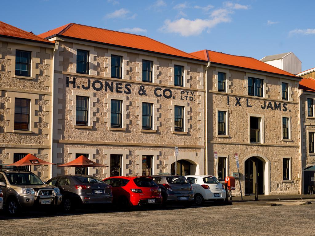 The Henry Jones Art Hotel Hobart Buitenkant foto The Jones and Co. building in the Old Busselton Town Hall Complex