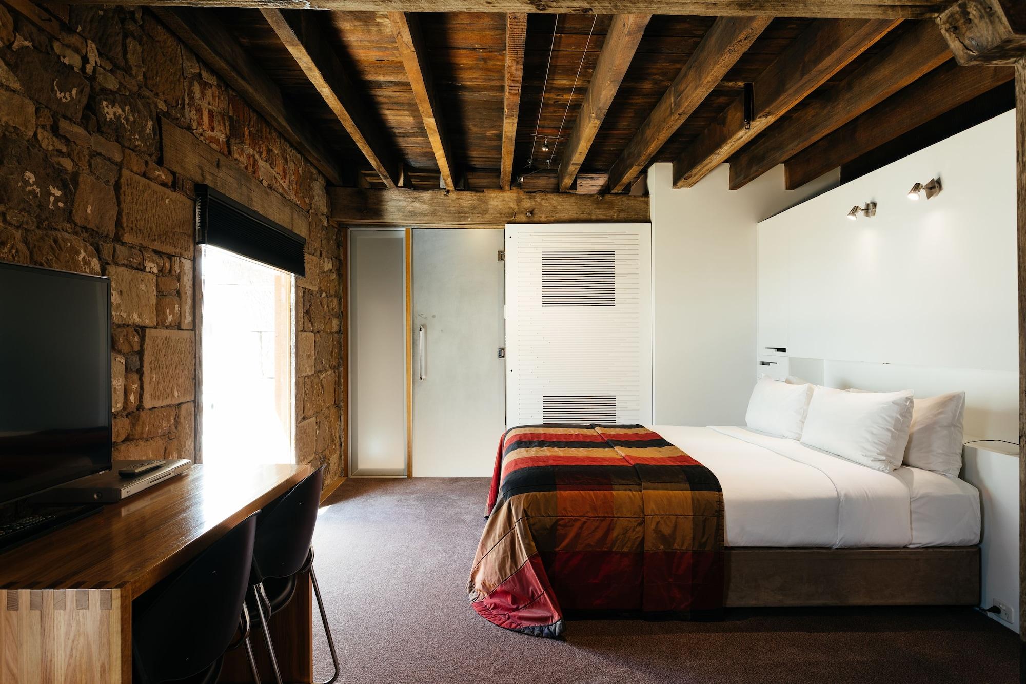 The Henry Jones Art Hotel Hobart Buitenkant foto A room at the hotel