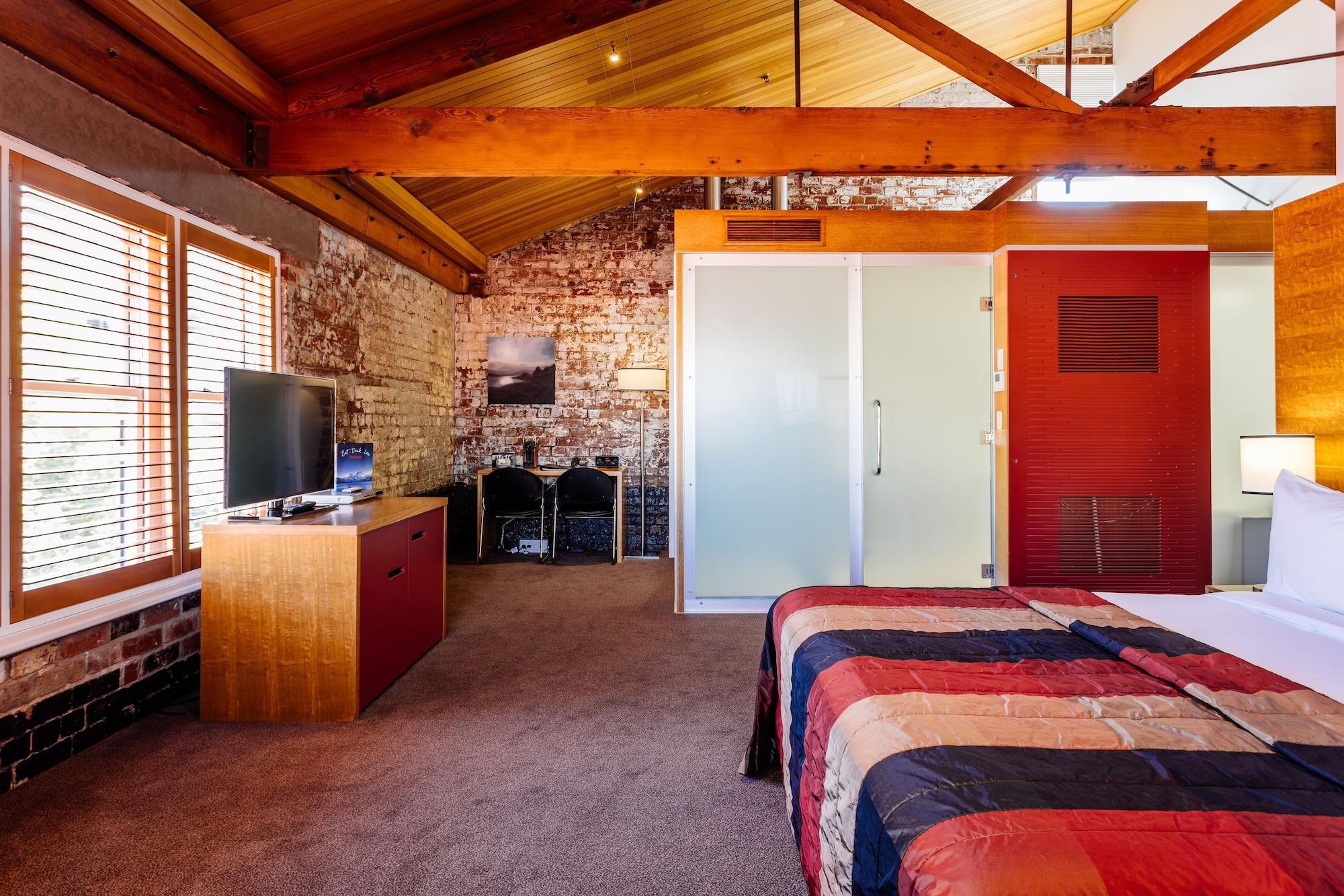 The Henry Jones Art Hotel Hobart Buitenkant foto A room at the hotel