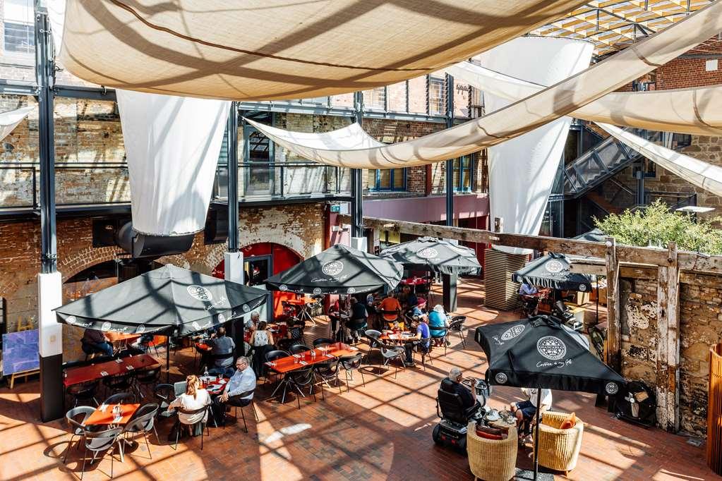 The Henry Jones Art Hotel Hobart Interieur foto The patio at the Hotel Santa Fe