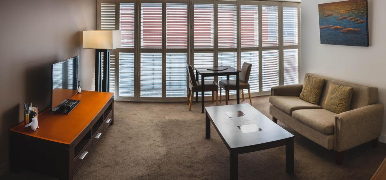 The Henry Jones Art Hotel Hobart Buitenkant foto A typical apartment at the complex