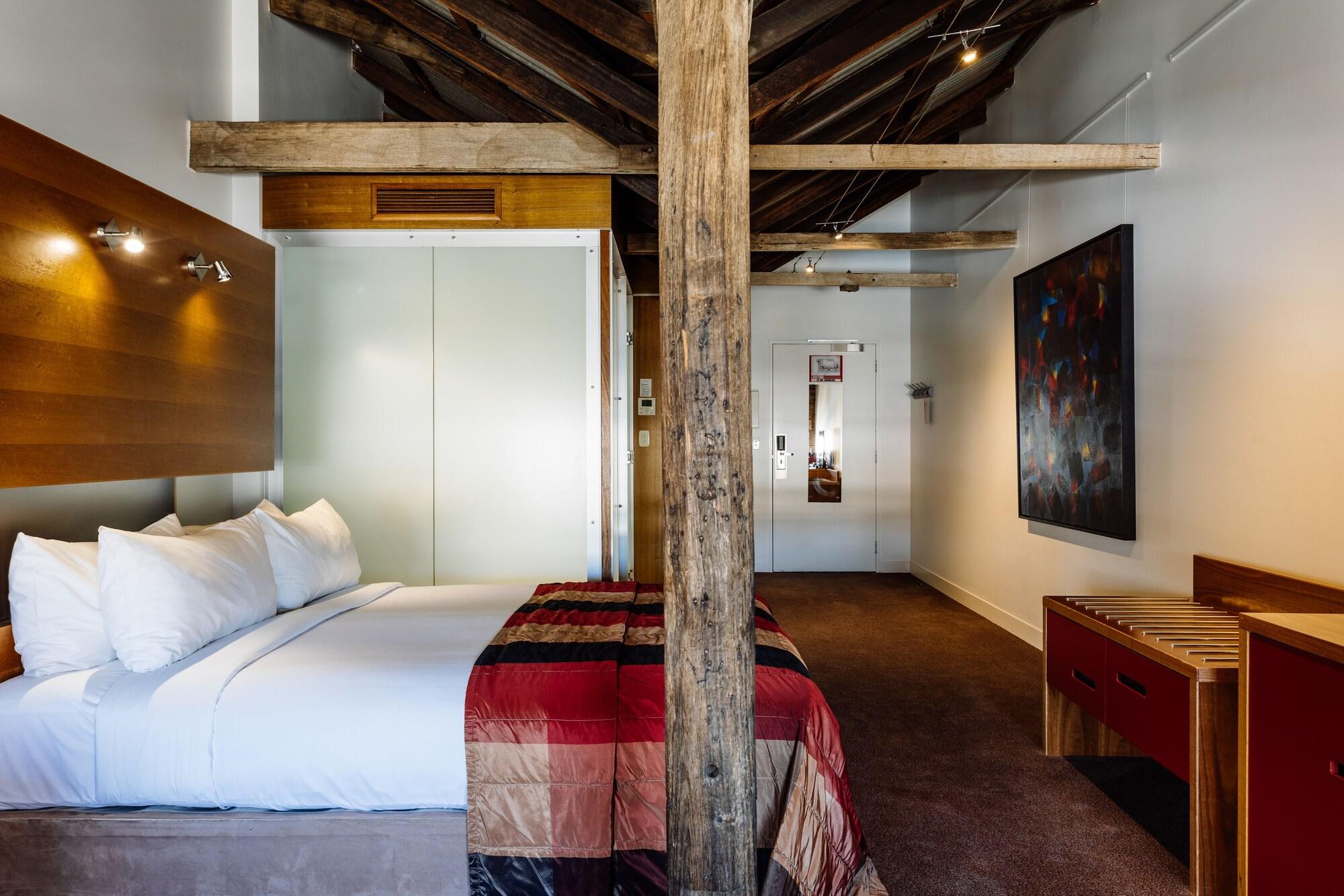 The Henry Jones Art Hotel Hobart Buitenkant foto A room at the hotel
