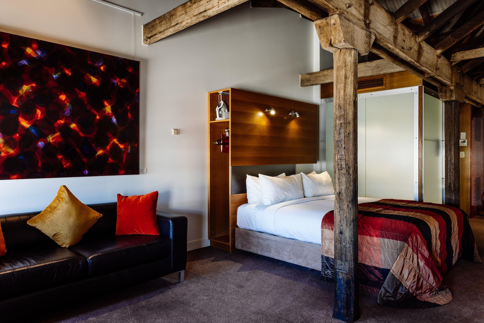 The Henry Jones Art Hotel Hobart Buitenkant foto A room at the hotel