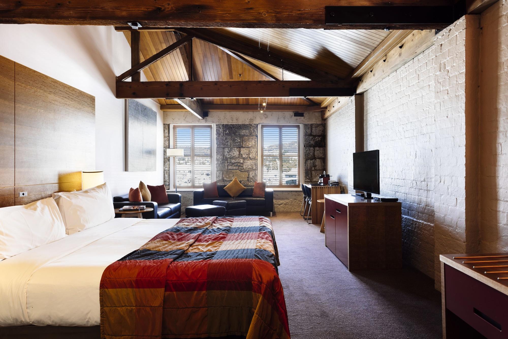 The Henry Jones Art Hotel Hobart Buitenkant foto A room at the Hotel