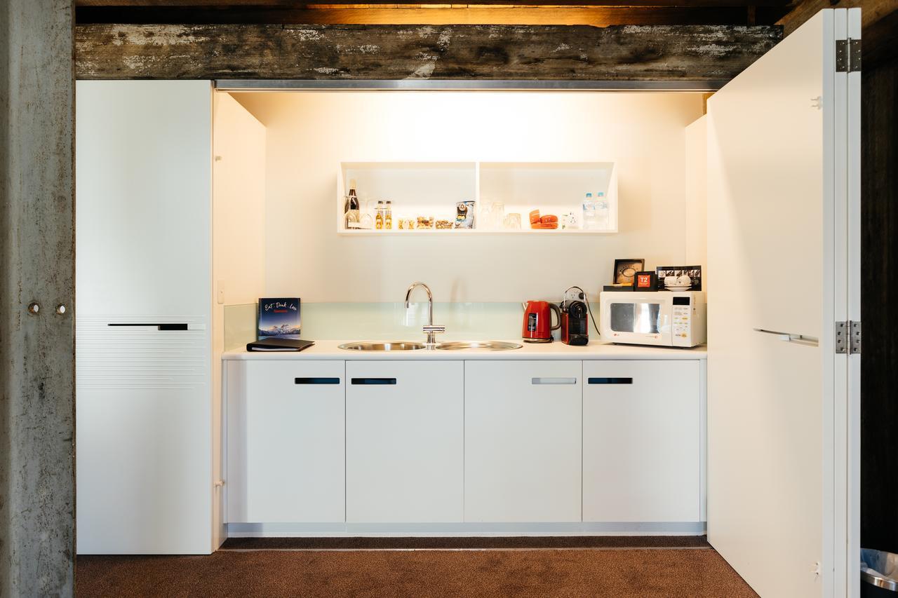 The Henry Jones Art Hotel Hobart Buitenkant foto A typical kitchenette