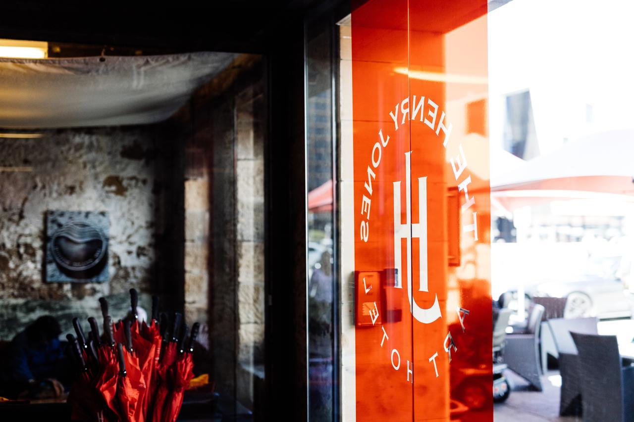 The Henry Jones Art Hotel Hobart Buitenkant foto Entrance to the hotel