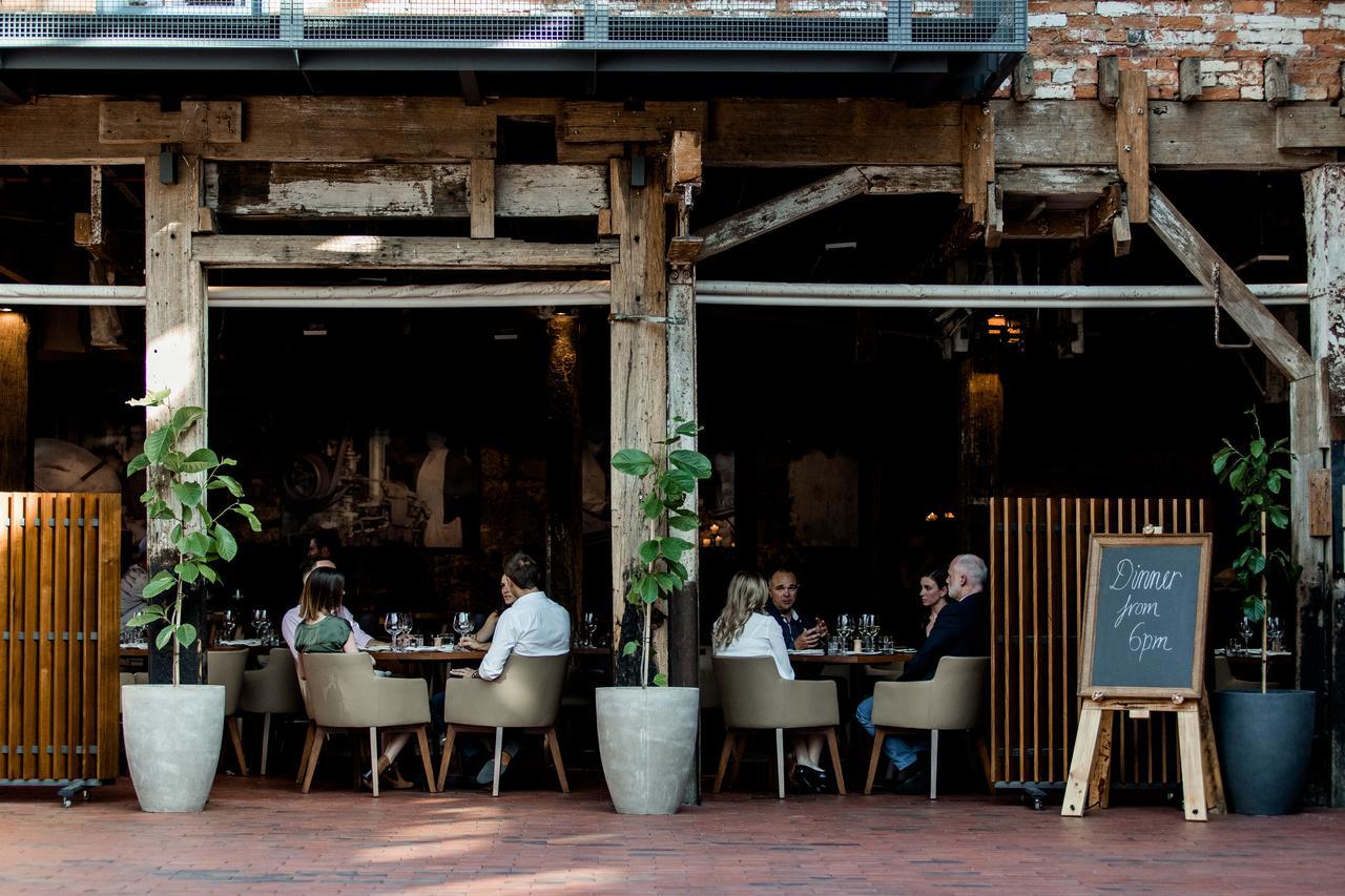 The Henry Jones Art Hotel Hobart Buitenkant foto The exterior of the restaurant in 2019