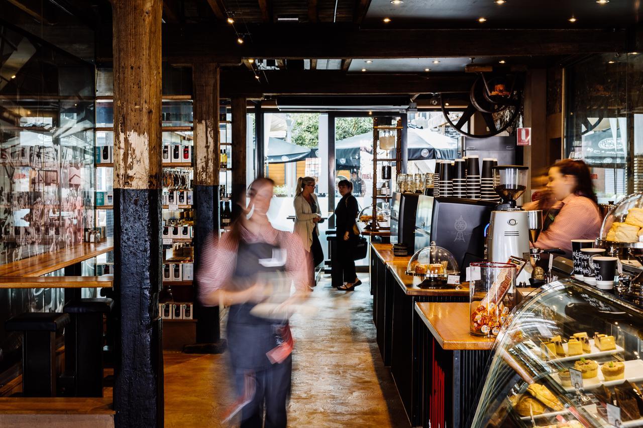 The Henry Jones Art Hotel Hobart Buitenkant foto The interior of a typical Starbucks store
