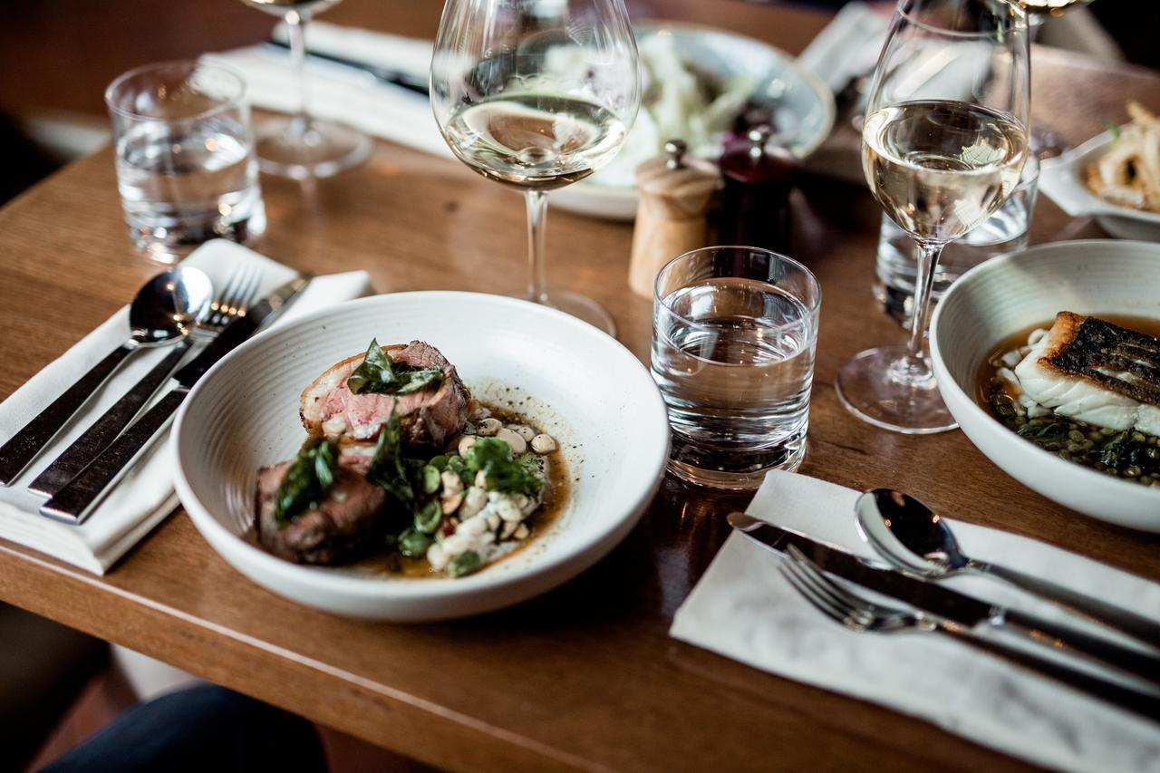 The Henry Jones Art Hotel Hobart Buitenkant foto Dishes at the restaurant